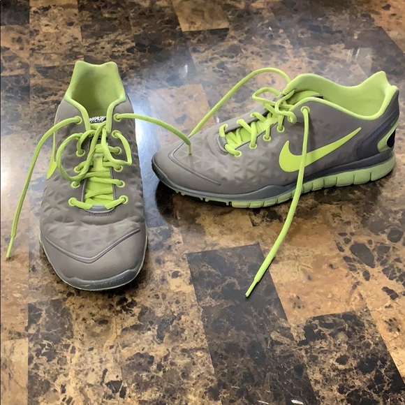 Nike Grey & Lime Green Running Shoes - Picture 1 of 8
